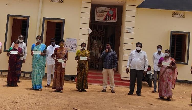 కల్యాణలక్ష్మి చెక్కులు పంపిణీ