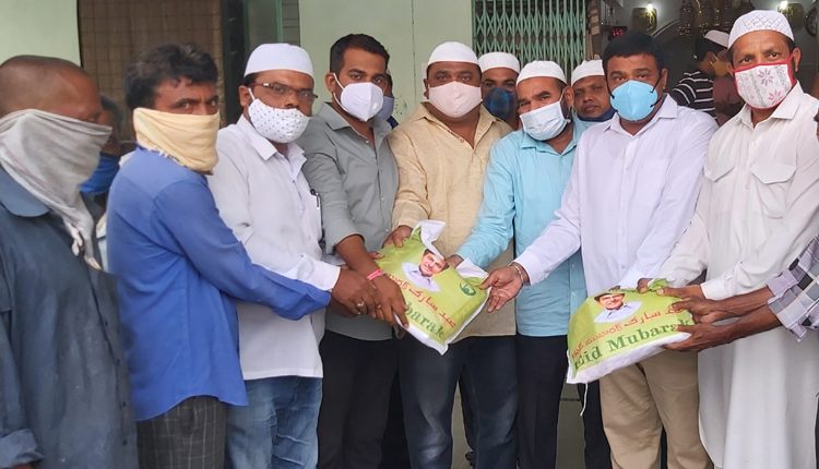 రంజాన్‌ కిట్లు పంపిణీ