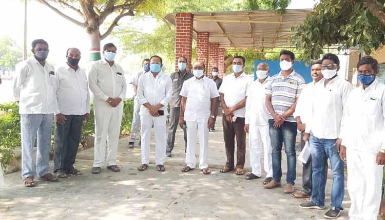 కేసీఆరే మా నాయకుడు