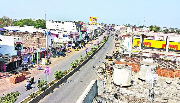 పల్లెల బాటలో పట్టణాలు