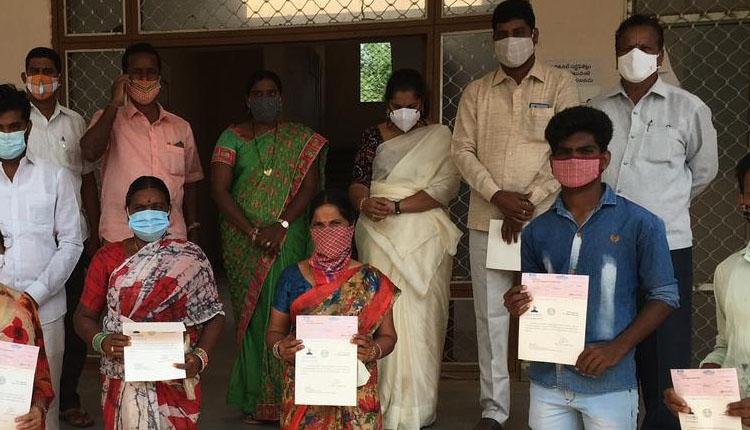 కరోనా కాలంలోనూ పేదలను ఆదుకుంటున్న సీఎం కేసీఆర్‌