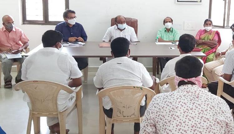 తరుగు పేరుతో రైతులను మోసం చేస్తే కఠిన చర్యలు