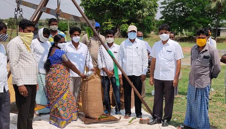 అందుబాటులో కొనుగోలు కేంద్రాలు