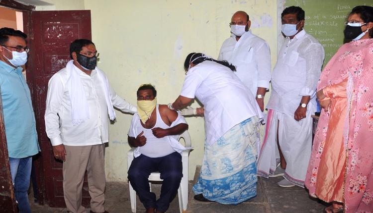 అందరికీ ఉచితంగా వ్యాక్సిన్‌