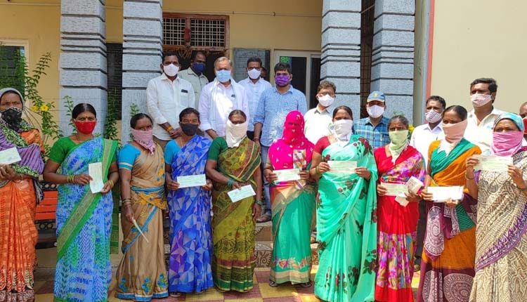 క్లిష్ట పరిస్థితుల్లోనూ ఆగని సంక్షేమం