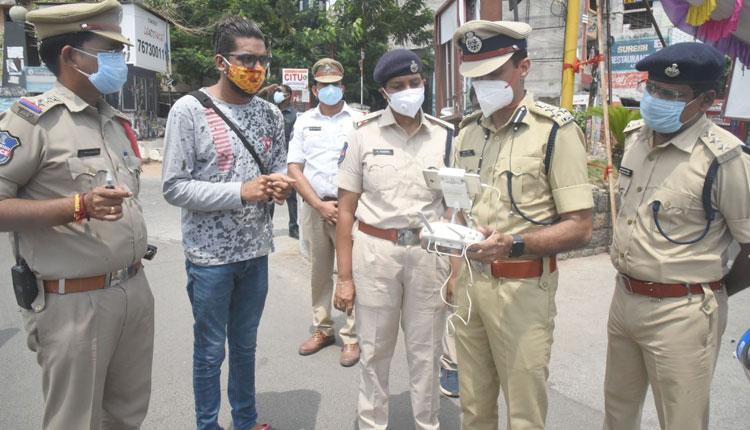 లాక్‌డౌన్ స‌మ‌యాల్లో డ్రోన్ల‌తో గ‌స్తీ : సీపీ త‌రుణ్ జోషి