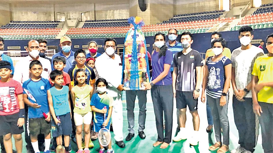 సింధుకు అల్లిపురం అభినందన