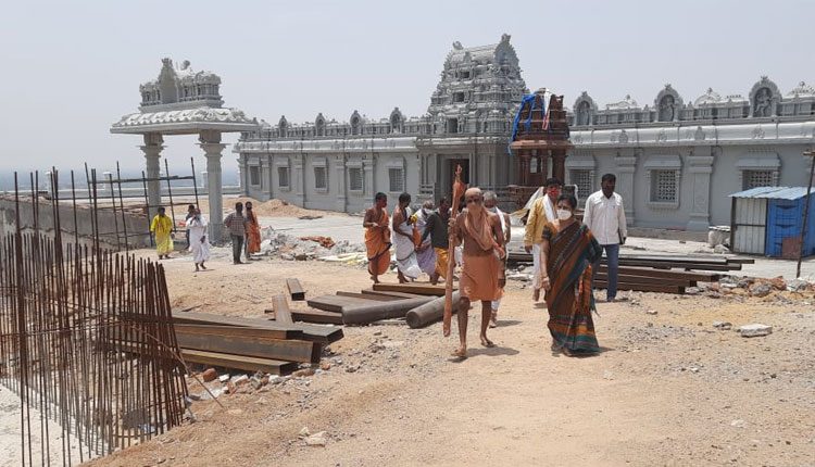 శాస్త్రబద్దంగా యాదాద్రి శివాలయ నిర్మాణం