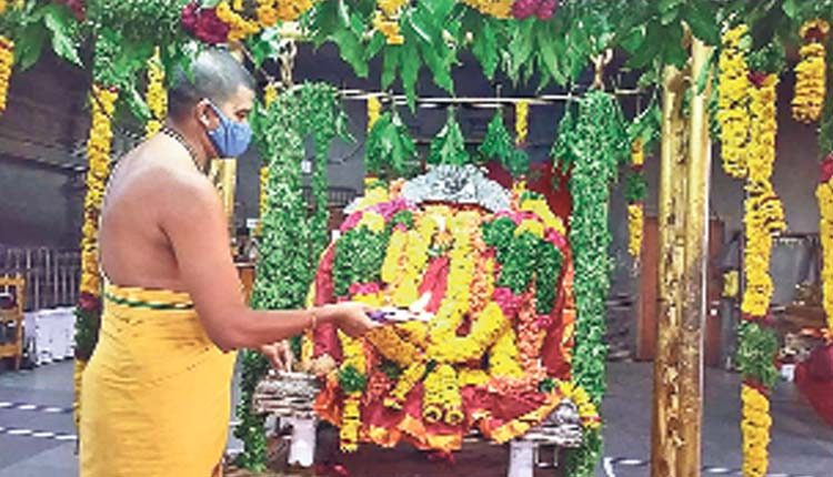 ఆండాళ్‌ అమ్మవారికి ఊంజల్‌సేవ