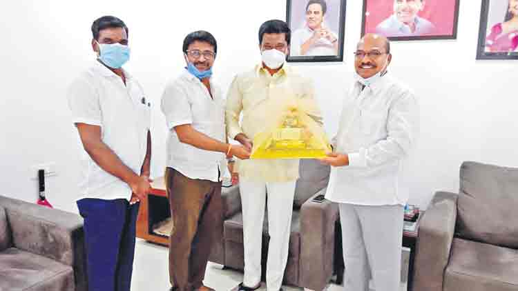 రిటైర్మెంట్‌ వయసు పెంచండి