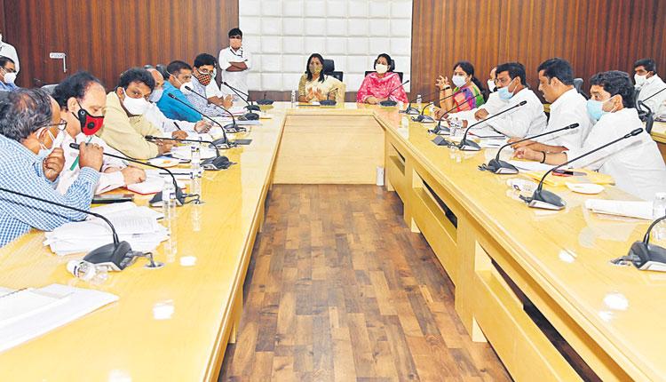 అభివృద్ధి కార్యక్రమాల్లో.. కార్పొరేటర్లను భాగస్వామ్యం చేయాలి