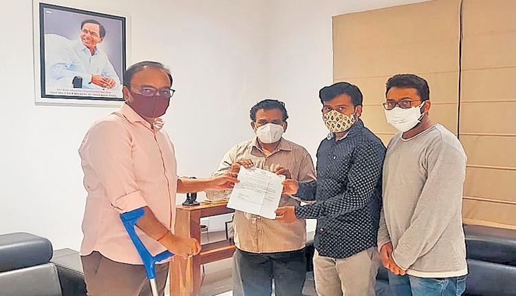 చిన్నారి వైద్యానికి ఎంపీ చేయూత