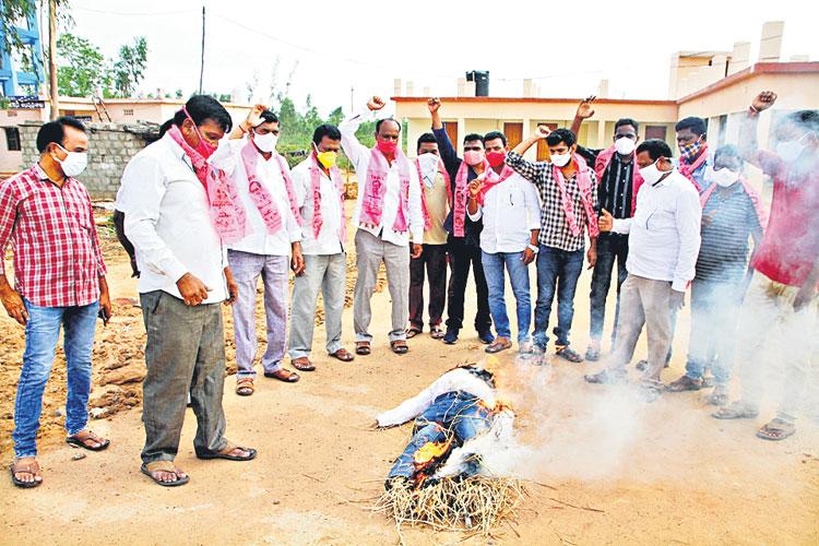 కవిత వల్లే కార్మికులకు 60 హక్కులు
