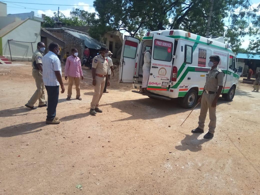 ‘కరోనా బాధితులు ఇంట్లోనే ఉండాలి’