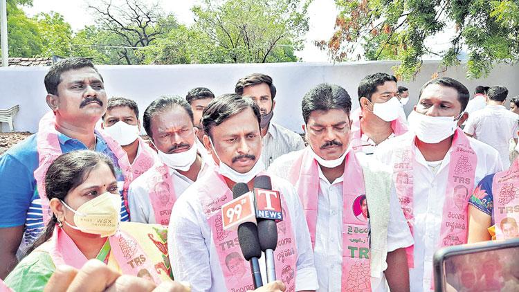 హుజూరాబాద్‌లో చిత్తుగా ఓడిస్తాం