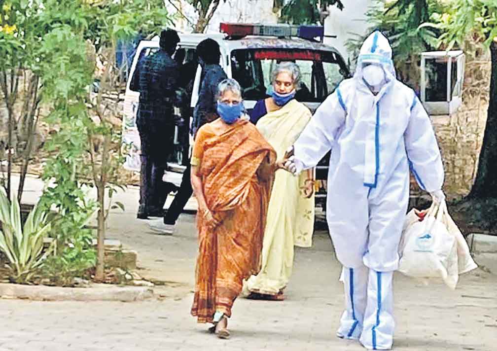 ముసలోళ్లకు మేమున్నాం!