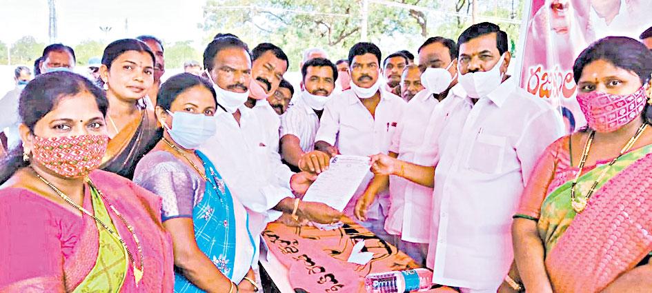 టీఆర్‌ఎస్‌ వెంటే ఉంటాం