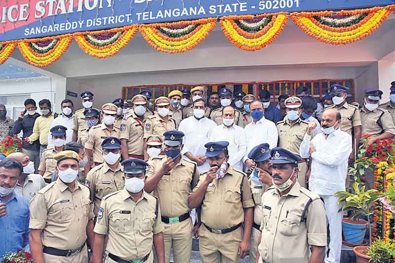 ఫ్రెండ్లీ పోలీసింగ్‌తో ప్రజలకు చేరువ