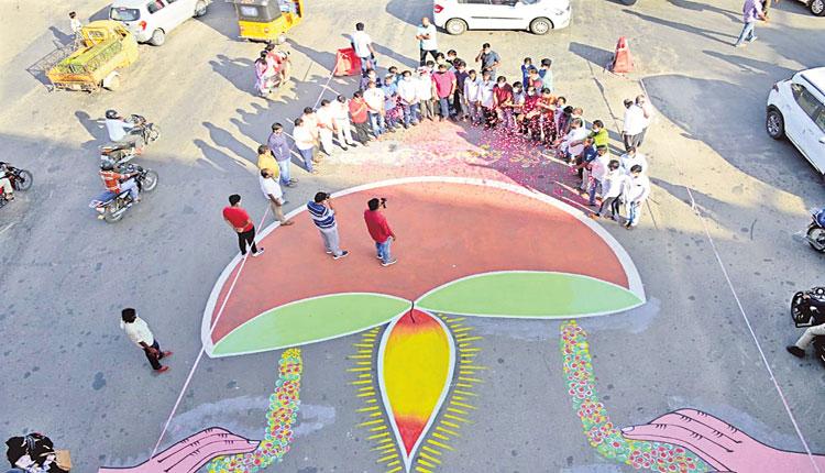 కొవిడ్‌ కుటుంబాలకు మనోధైర్యాన్నివ్వాలి