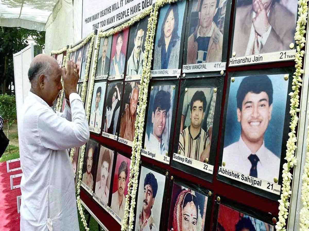 చ‌రిత్ర‌లో ఈరోజు : ఉప‌హార్‌ అగ్నిప్ర‌మాదంలో 59 మంది మృతి