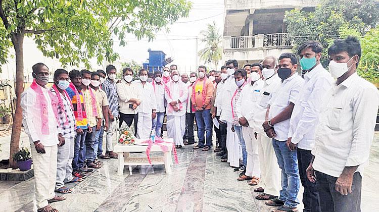 టీఆర్‌ఎస్‌లోకి 50 మంది బీజేపీ నాయకులు