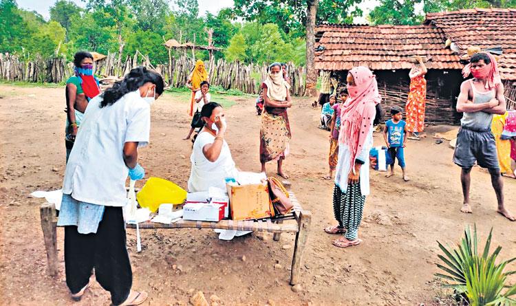 వాగులు దాటుతూ.. కొండలు ఎక్కుతూ