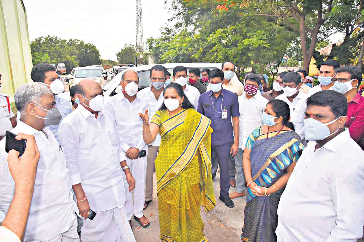 ఇందూరు మార్కెట్‌ యార్డులో అన్నదానం