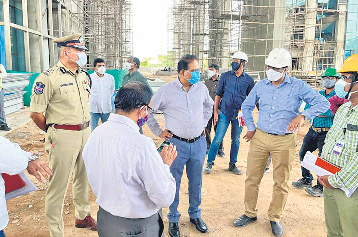 కమాండ్‌ కంట్రోల్‌ పనులు పరిశీలించిన డీజీపీ