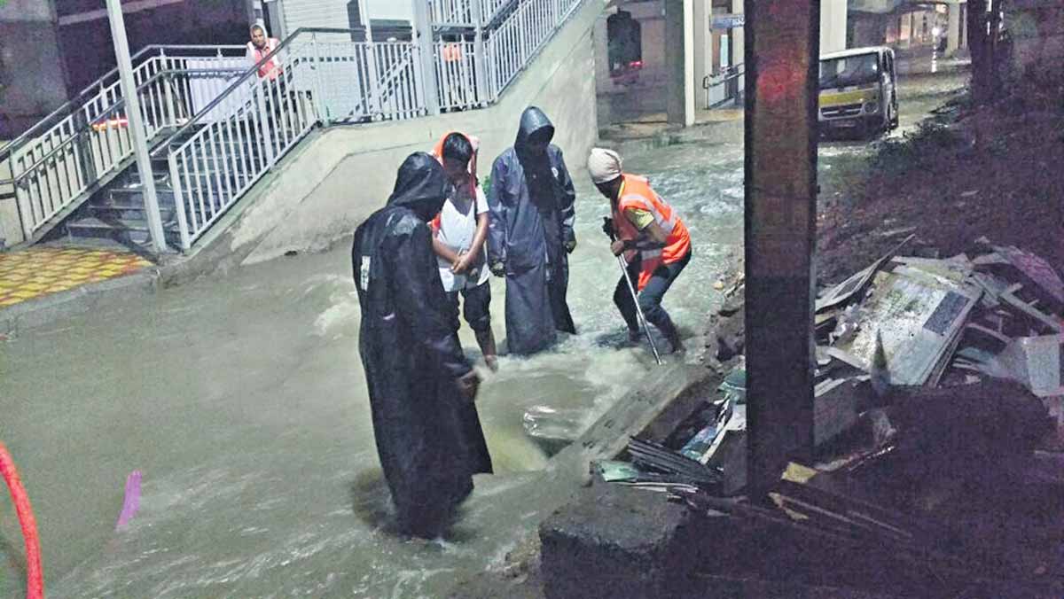 అత్యవసర బృందాలు సిద్ధం