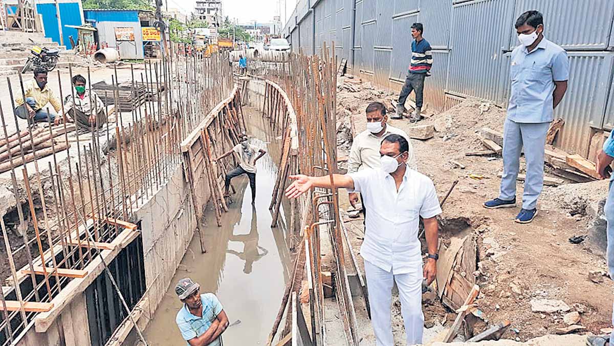 వరద ముంపు లేకుండా డ్రైన్స్‌ నిర్మాణం