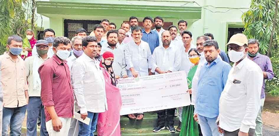 ఇలాంటి సీఎం మాదగ్గర పుడితే బాగుండు