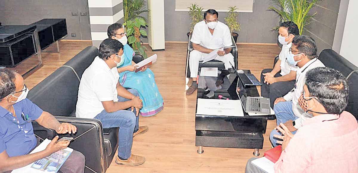 పెండింగ్‌ పనులు పూర్తి చేయాలి