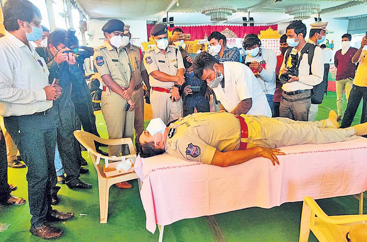 ప్రతిఒక్కరూ రక్తదానం చేయాలి