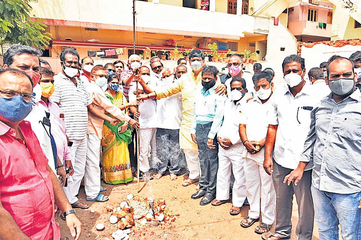ఎన్నికలప్పుడే రాజకీయం.. అభివృద్ధిలో ఐకమత్యం