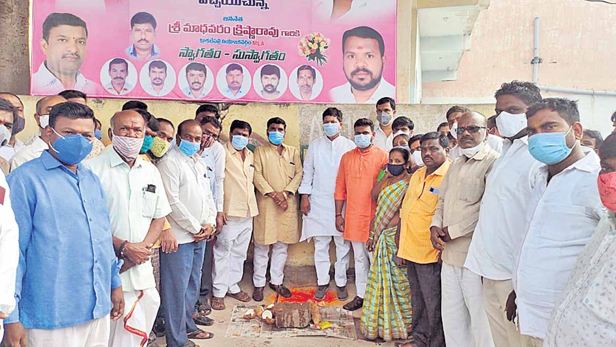 సంక్షోభంలోనూ ఆగని అభివృద్ధి