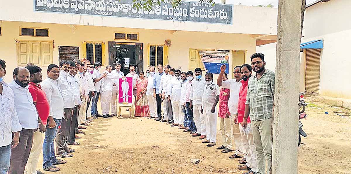 సాయం వచ్చె.. రైతు మురిసె