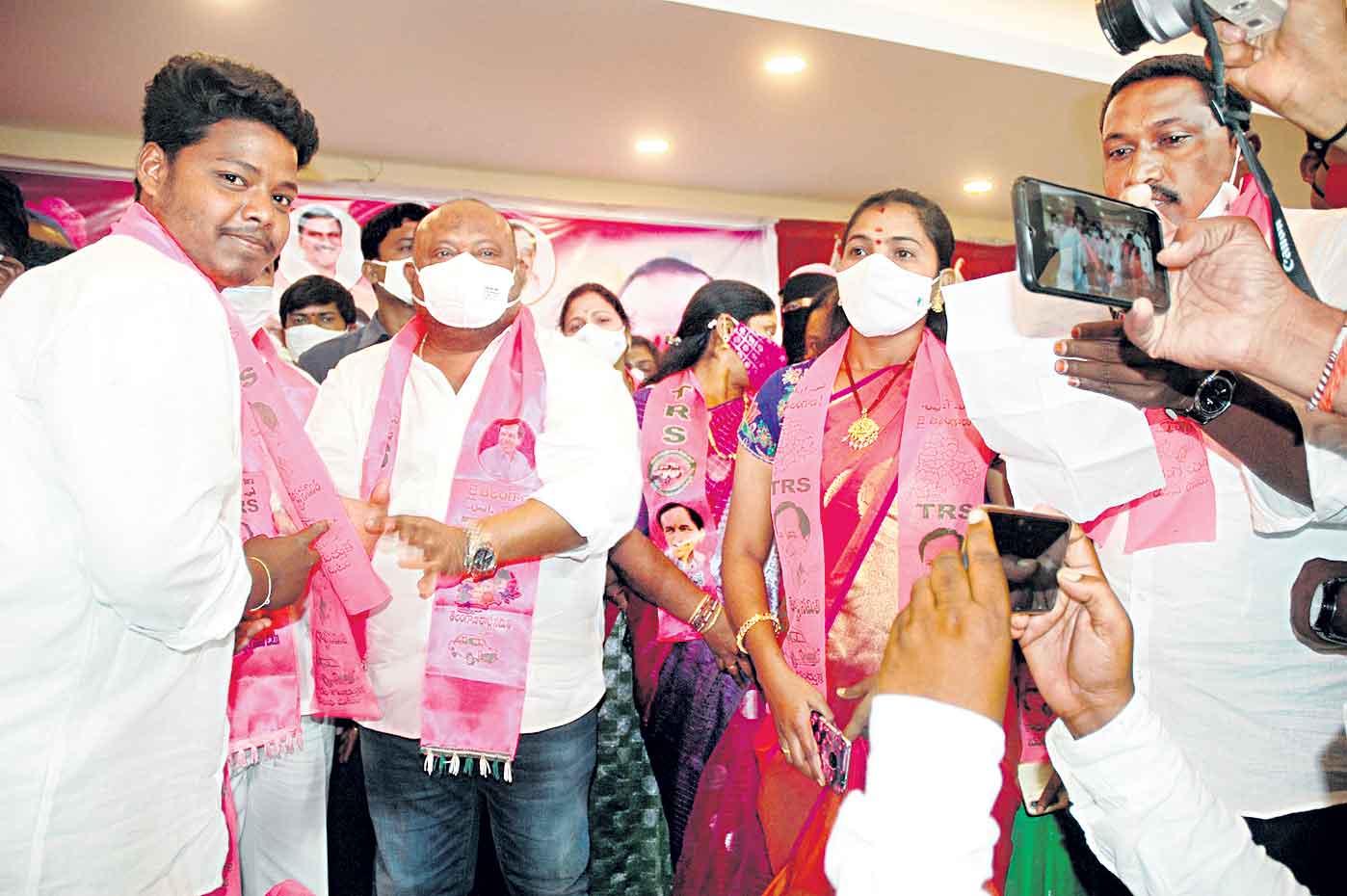 ప్రత్యేక విమానానికి ఎన్ని కోళ్లమ్మినవ్‌?