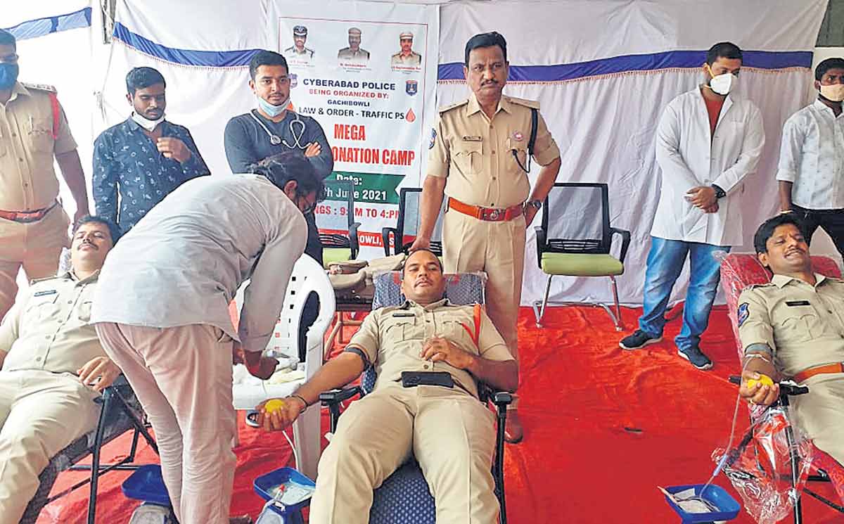 గచ్చిబౌలి పోలీసుల మెగా రక్తదాన శిబిరం