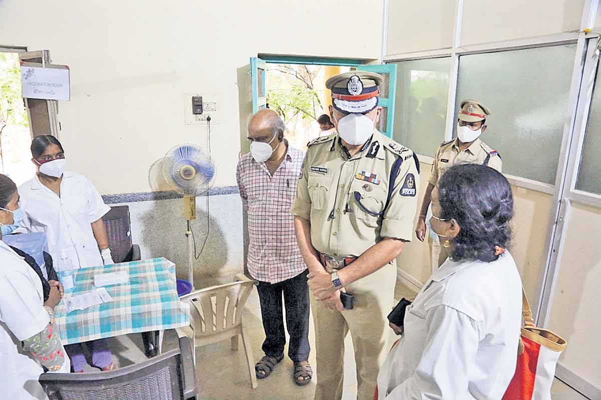 టీకాతో కరోనాకు చెక్‌ : సీపీ అంజనీ కుమార్‌