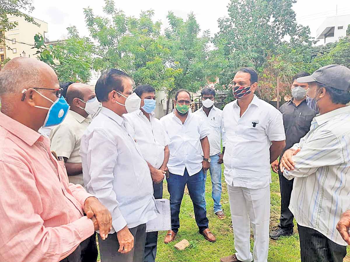 ఖాళీ స్థలాలను పరిరక్షించుకోవాలి