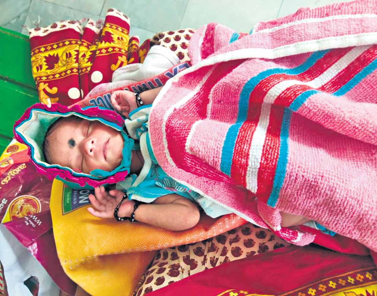 పోషణ భారమై.. శిశువు విక్రయం