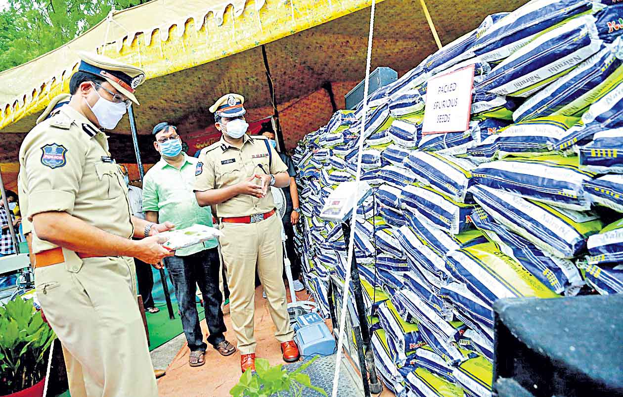 27 కోట్ల నకిలీ విత్తనాలు స్వాధీనం