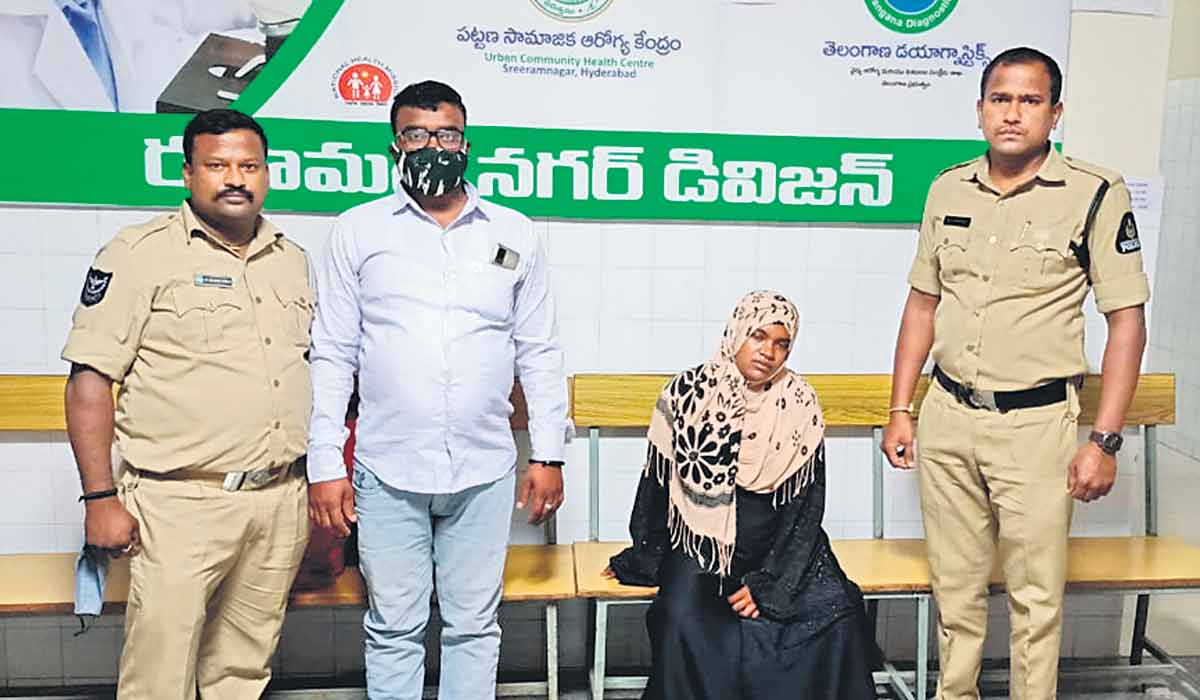 మానవత్వం చాటుకున్న పోలీసులు