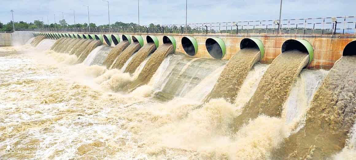 కాళేశ్వర గంగ పారగా.. తెలంగాణ కడుపు చల్లగా..
