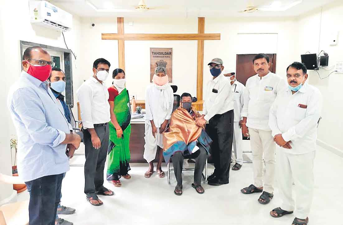 పోయిన భూమిని దక్కించుకున్న రైతు