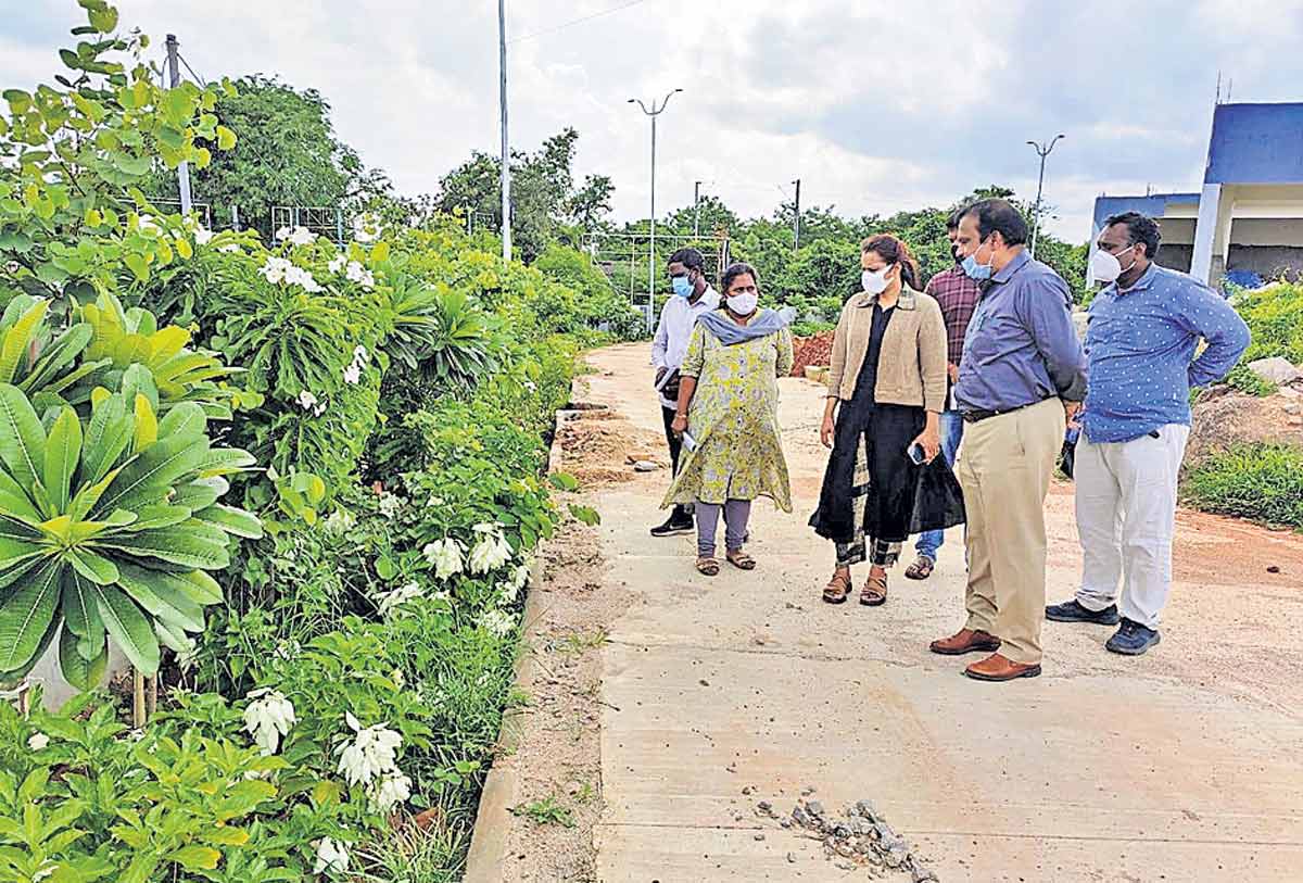 శ్మశానవాటికలో సకల వసతులు