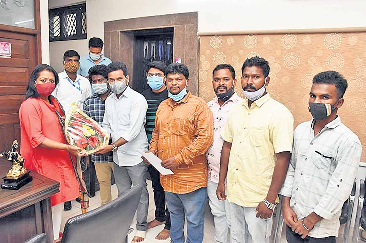 ఎస్సీ వార్డుల అభివృద్ధికి కృషి చేయాలి