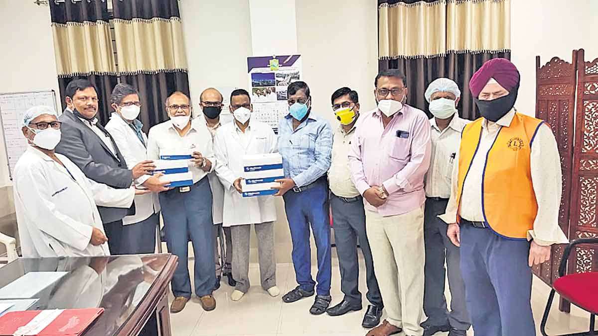 పూర్వ విద్యార్థుల చేయూత అభినందనీయం