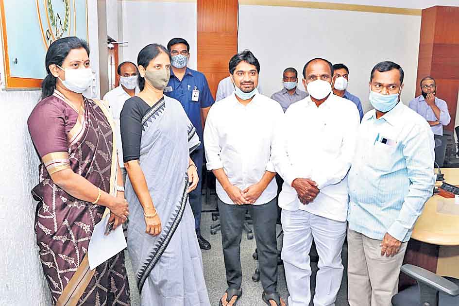 మంత్రిని కలిసిన జడ్పీటీసీ