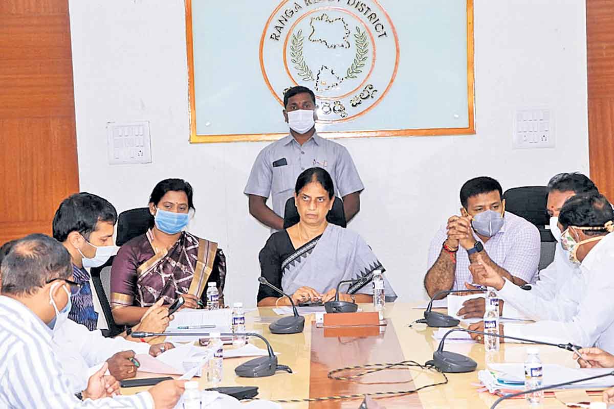 హరితహారం లక్ష్యాన్ని నెరవేర్చాలి